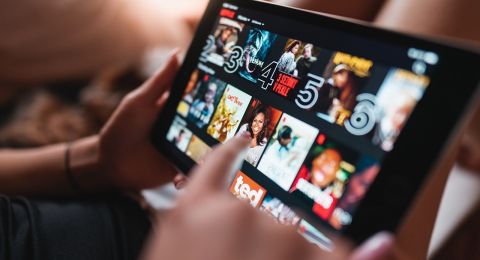 Akhir Pekan Bingung Mau Nonton Apa? Ini 10 Film Netflix Paling Populer Saat Ini
