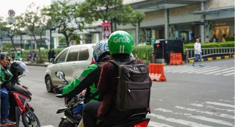 Customer Diajak Diskusi Bank Syariah, Ternyata Pekerjaan Asli Driver Ini Bikin Kaget