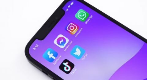 Peran Teknologi terhadap Adopsi Media Sosial dan Dampaknya bagi UMKM