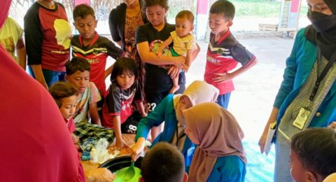 Pelatihan Pembuatan Sabun Cuci Piring dan Pemasarannya oleh KKN UIN Jakarta
