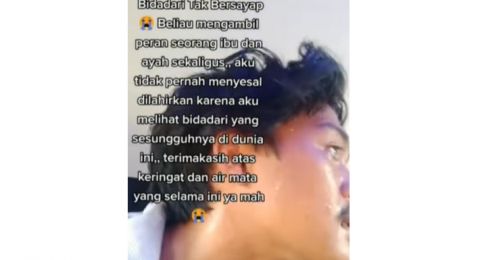 Pria Ini Pangku Ibunya yang Kritis Dilarikan ke Rumah Sakit, Jadi Momen Terakhir Bersama