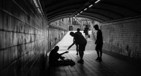 Wanita Ini Bagikan Kisah Punya Teman Halu Berharap Dapat Social Experiment, Endingnya Apes