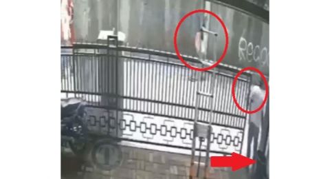 Kesal Diacungi Jari Tengah, Bapak Ini Hendak Siram Anak Sekolah, Endingnya Malah Apes Sendiri