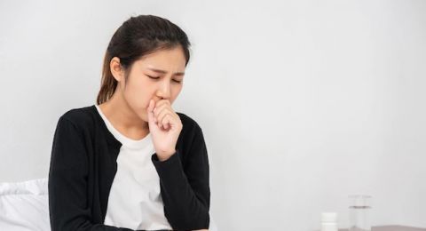 4 Penyebab Batuk Terus-menerus Sepanjang Malam, Jangan Disepelekan!