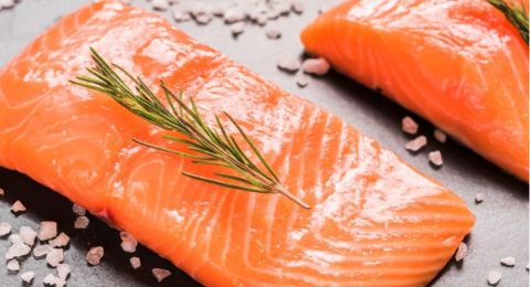 3 Alasan Perlu Sering-sering Makan Ikan Salmon, Manfaatnya Banyak!