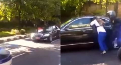 Wanita Ini Kelewat Nekat Main Terobos Paspampres Masukkan Tangan ke Mobil Presiden Jokowi