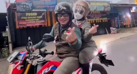 Ridwan Kamil Rayakan Anniversary di Pengungsian Korban Gempa Cianjur, Warganet: Gemas Banget