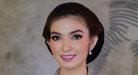Selvi Ananda Kepergok Pakai Hp Android Bikin Warganet Salfok: di Era Gempuran iPhone