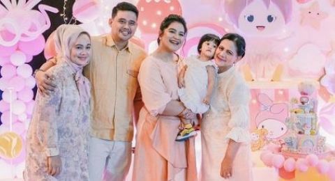 Jarang Terekspose, Ini Sosok Mama Mertua Kahiyang Ayu Ungkapkan Rasanya Jadi Besan Presiden Jokowi