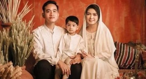 Kelakuan Random Gibran Naik Sepeda Jan Ethes di Depan Jokowi Bikin Ngakak, Cosplay Jadi Sedah Mirah?