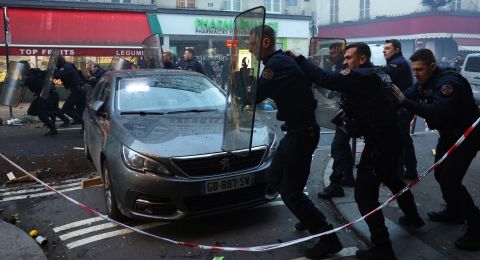 Jaksa Pertimbangkan Motif Rasisme Pelaku Penembakan di Paris