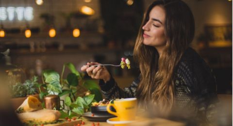 Kenapa saat Hujan Jadi Mudah Lapar? Simak Penjelasan Ilmiahnya!