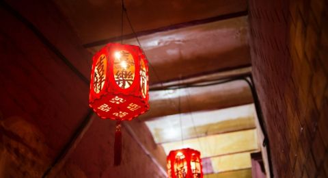 Di Balik Lampion Merah: Asal-usul Imlek yang Penuh Makna