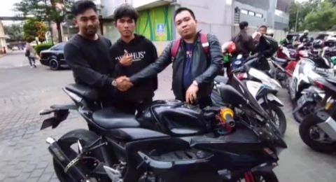 Buah Kesabaran Anak Sholeh, Tiko Dihadiahi Sepeda Motor Mewah
