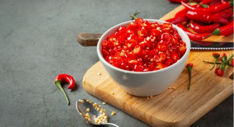 Patut Waspada! Ini 5 Bahaya Konsumsi Makanan Pedas saat Sahur dan Berbuka