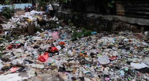 Fatwa Haram Buang Sampah ke Sungai: Mampukah Pendekatan Agama Menjawab Darurat Lingkungan?