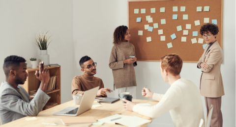 5 Cara Menghadapi Teman yang Suka Memutarbalikkan Fakta, Tetap Tenang!