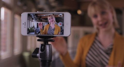 5 Tips Ampuh Membuat Video Perkenalan Diri Lamaran Kerja ala Vina Muliana!