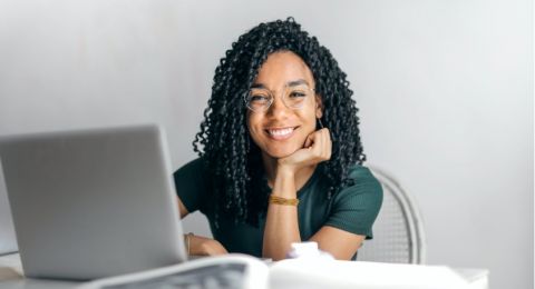 3 Zodiak yang Sukses Bertemu Pasangan Lewat Aplikasi Kencan, Kamu Termasuk?