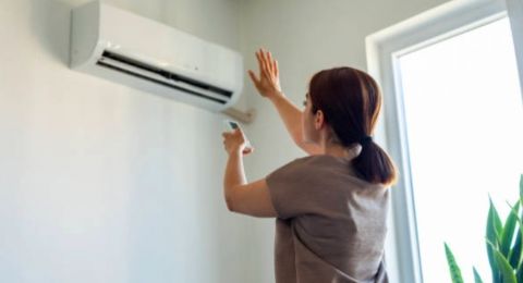 3 Tips Menjaga Kelembapan Kulit di Ruangan Ber-AC, Pakai Face Mist!