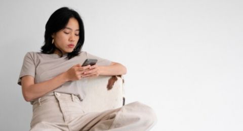 4 Dampak Negatif Sadfishing, Fenomena Pamer Kesedihan di Sosmed