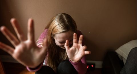 Bukan Tidak Sayang, Inilah 5 Penyebab Orang Tua Melakukan KDRT pada Anak