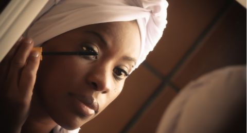 5 Kesalahan Memakai Maskara yang Masih Sering Terjadi, Pernah Lakukan?