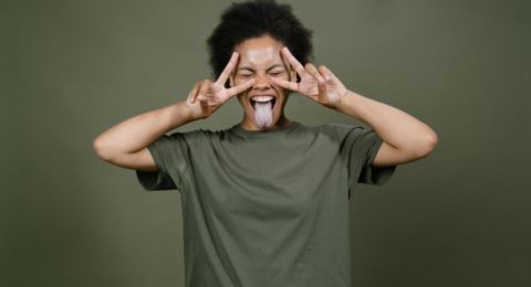 4 Zodiak yang Tidak Pernah Lelah Menjahili Sepupunya, Hobi Bikin Prank!