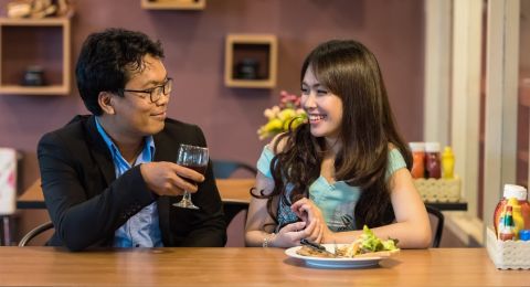 6 Etika Dasar yang Wajib Kamu Lakukan Kalau Mau Cerita ke Orang Lain