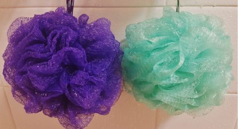 Jangan Sembarangan, Ini 4 Tips Menggunakan Shower Puff saat Mandi