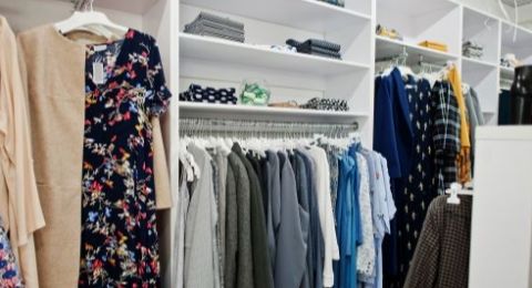 Baju Lama Menumpuk dan Bikin Lemari Sempit? Manfaatkan dengan 5 Cara Ini