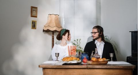 5 Cara Menghadapi Pasangan Childish, Pahami dan Dorong Pertumbuhan Pribadinya