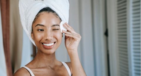 5 Cara Melindungi Kulit dari Polusi Udara, Wajib Eksfoliasi Rutin!