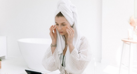 5 Kebiasaan Sederhana untuk Mencegah Penuaan Dini, Rawat dan Lindungi!