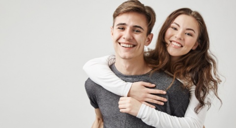 4 Zodiak yang Cocok untuk Menjadi Pasangan Leo, Sang Pekerja Keras!