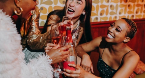 4 Alasan Kamu Tak Perlu Iri Melihat Story Hura-hura Teman di Media Sosial