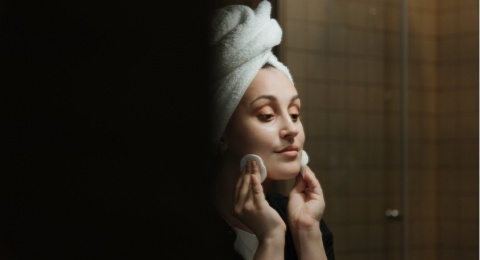 Serba-serbi Micellar Water: Manfaat dan Jenis Kulit Wajib Menghindarinya