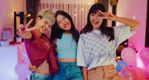 3 Zodiak yang Senang Berpesta saat Hari Libur, Ada Punyamu?