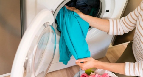 Jangan Asal Cuci! Pahami Arti Simbol di Label Baju Jadi Rahasia Pakaian Awet