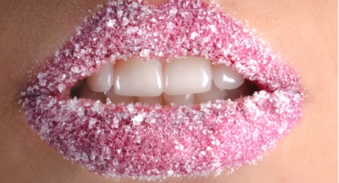 6 Cara Mudah dan Praktis Mengatasi Bibir Kering Secara Natural