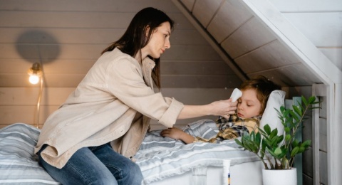 4 Reminder Ini Bikin Kamu Tenang Saat Menghadapi Anak Sakit, yuk Terapkan!