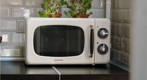5 Tips Merawat Microwave dengan Benar, Supaya Tetap Bersih dan Tahan Lama!