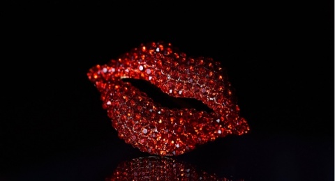 6 Langkah Mudah Mencerahkan Kembali Warna Bibir yang Gelap, Wajib Simak!