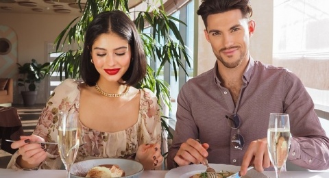8 Alasan Meski Jajan Bareng Pacar Wajib Bayar Sendiri, Bukan Karena Pelit