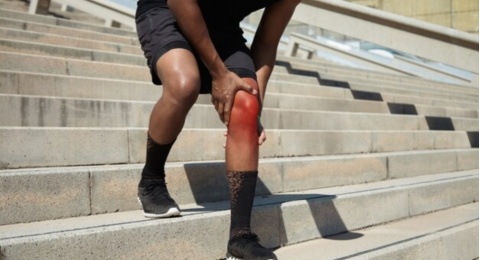 5 Penyebab Lutut Sakit saat Berjalan yang Perlu Anda Ketahui