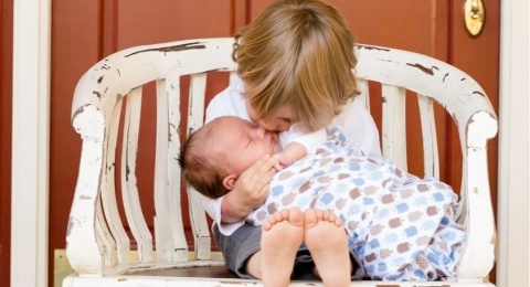 5 Karakter yang Umum Ditemukan pada Anak Pertama, Si Paling Sulung!