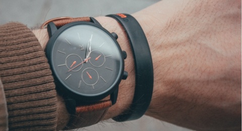 5 Posisi dan Cara Penggunaan Jam Tangan Ini Bisa Menggambarkan Karaktermu!