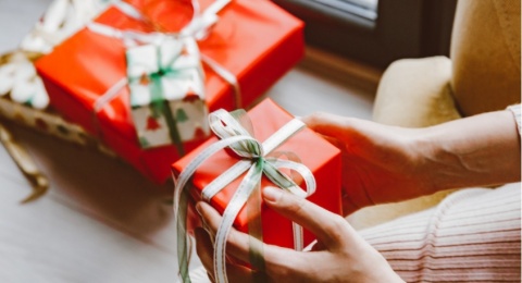 Yuk Kurangi Sampah! 5 Hal Ini Bisa Digunakan sebagai Pengganti Kertas Kado
