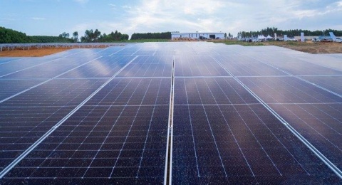 IESR Soroti Proyek Ambisius PLTS 100 GW, Bisakah Rampung dalam Empat Tahun?