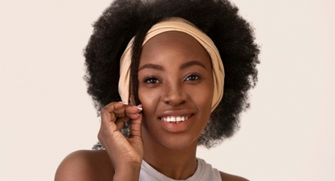 MUA Pemula Wajib Belajar 4 Teknik Makeup untuk Dark Skin